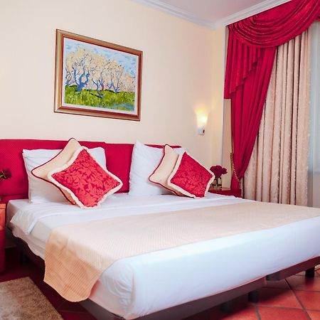 Hotel Pushkin Uralsk Exterior photo