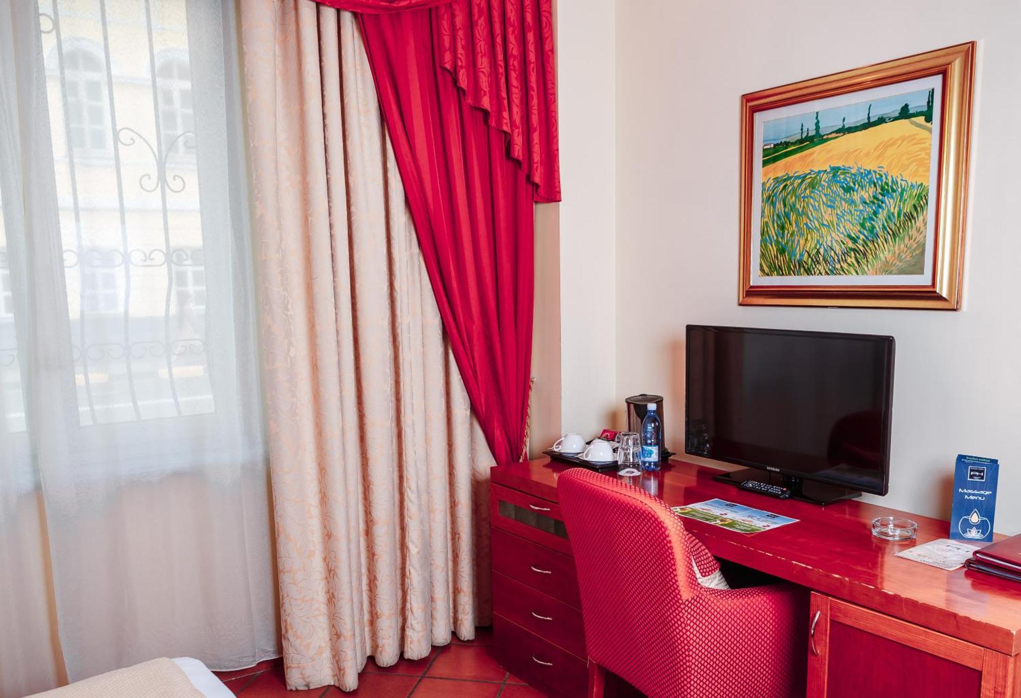 Hotel Pushkin Uralsk Exterior photo