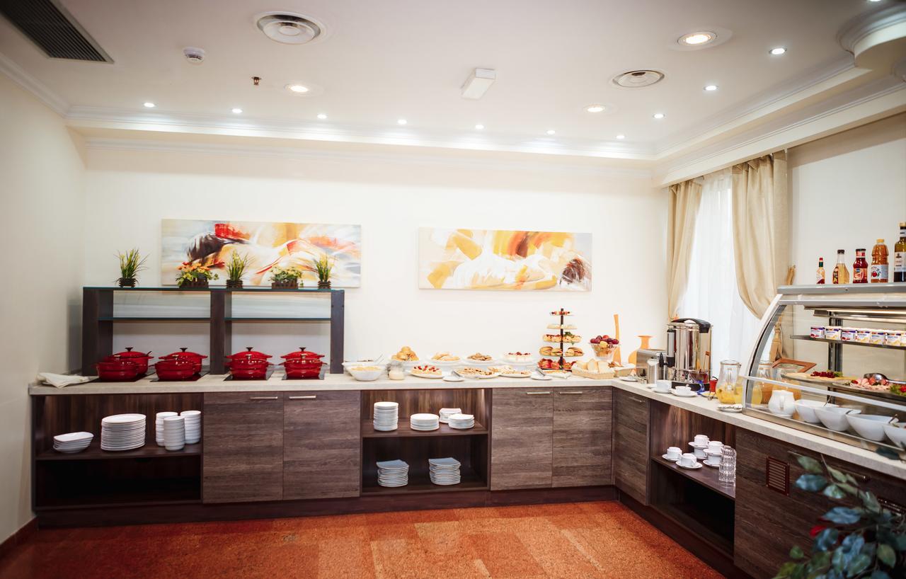 Hotel Pushkin Uralsk Exterior photo