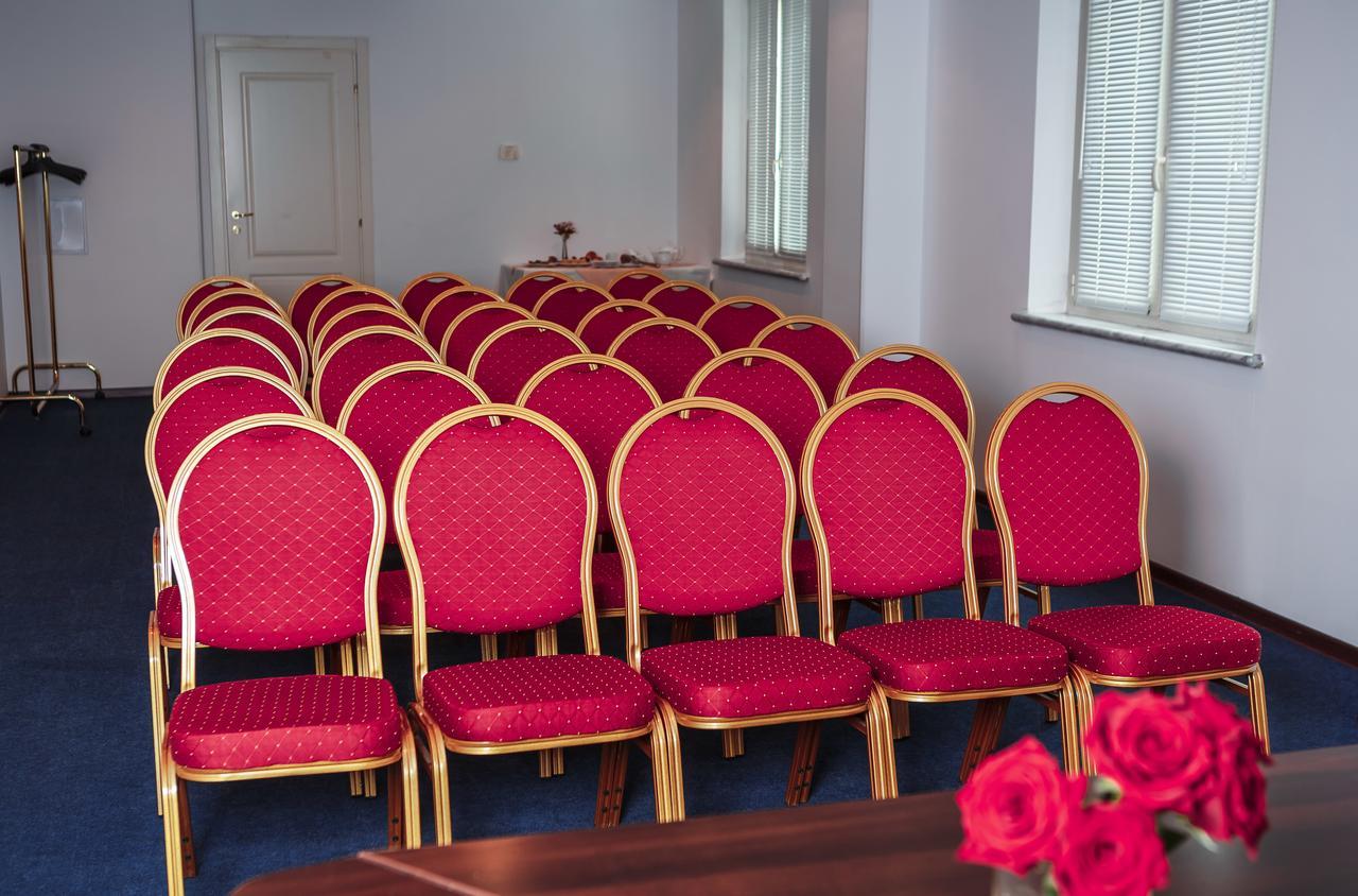 Hotel Pushkin Uralsk Exterior photo