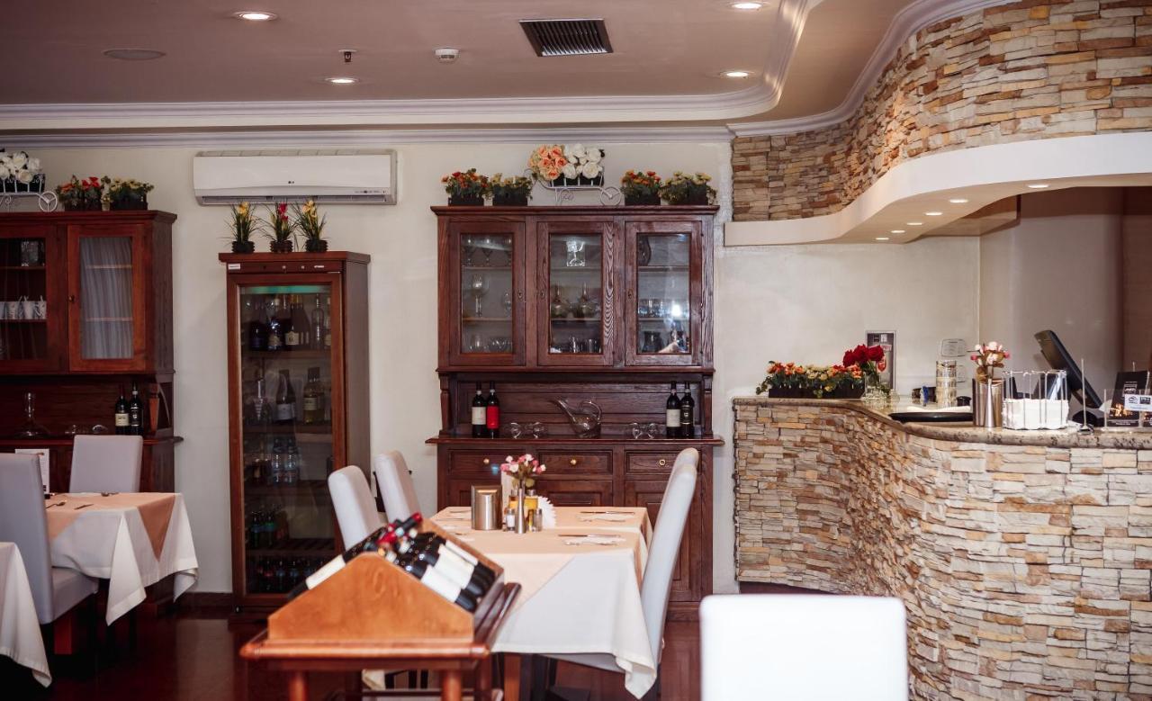Hotel Pushkin Uralsk Exterior photo