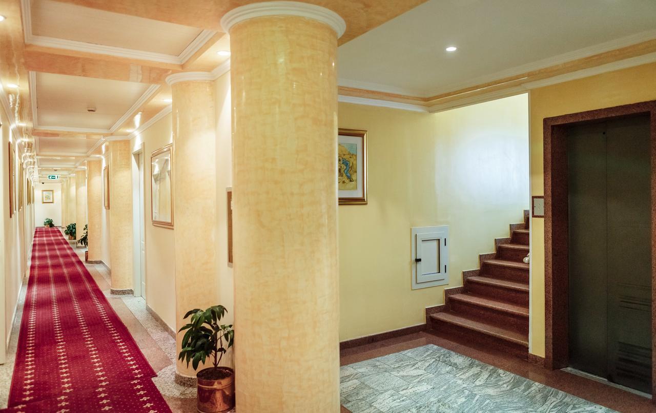 Hotel Pushkin Uralsk Exterior photo