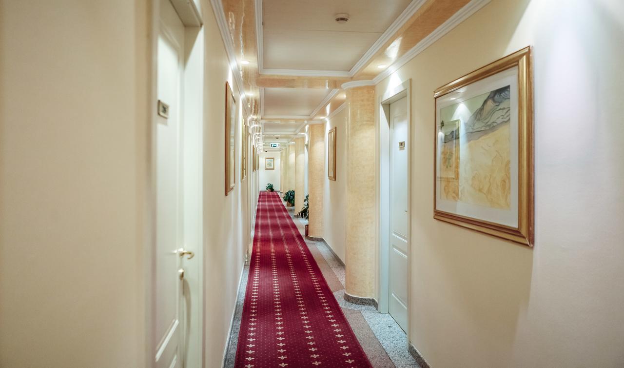 Hotel Pushkin Uralsk Exterior photo